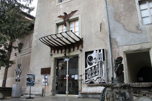 https://commons.wikimedia.org/wiki/File:HR_Giger_Museum_(mars_2013).JPG