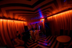 http://waytorussia.net/Siberia/Ekaterinburg/EatingOut/Lynch-Club.html.