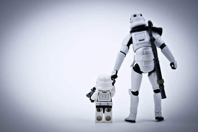 https://deathstareverywhere.wordpress.com/2011/06/06/heart-warming-stormtrooper-family/