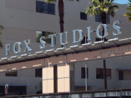 21世紀フォックス株主、ディズニーとの事業統合に「待った」 ― 情報の不足で裁判所に訴えを提出