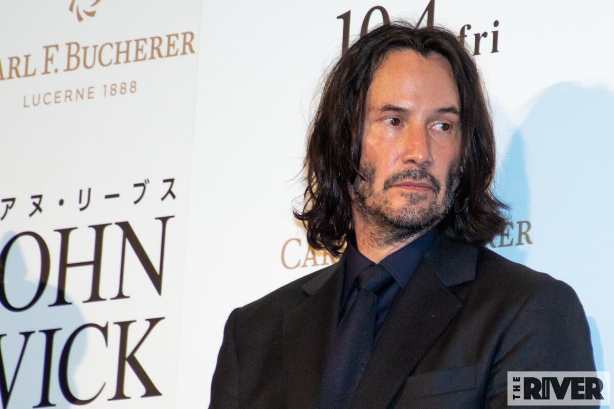 キアヌ・リーブスを著書で侮辱したマシュー・ペリー、謝罪後に撤回を