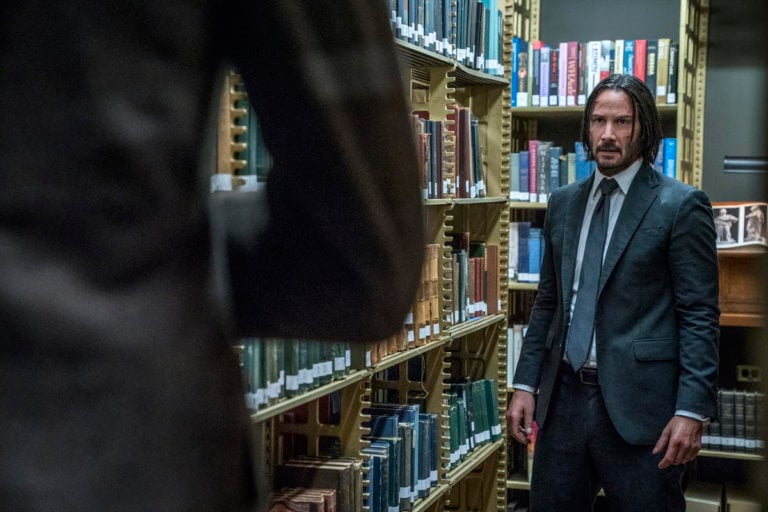 『ジョン・ウィック：パラベラム』驚愕の荒業「ブック・フー」炸裂 ─ 身長2メートルの強敵・人間摩天楼との対決シーンが到着