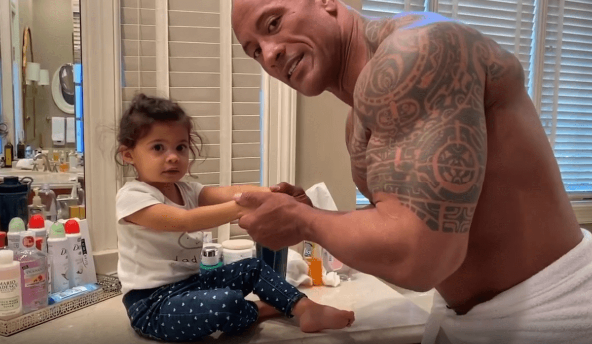 ドウェイン ジョンソン モアナと伝説の海 の劇中歌ラップで娘と一緒に手洗い動画 コロナウイルスなんてとんでいけ The River