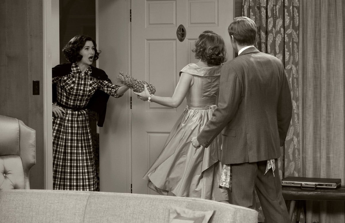 MCUヴィジョン役ポールベタニー氏の直筆サイン入りポートレート＆キャラネーム入り MCUヴィジョン役ポールベタニー氏の直筆サイン入りポートレート