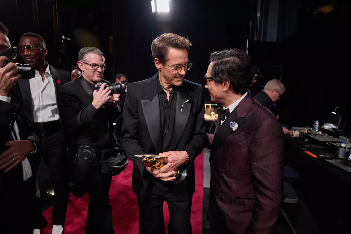 funko pop SWAU公式サインロバートダウニーJr.