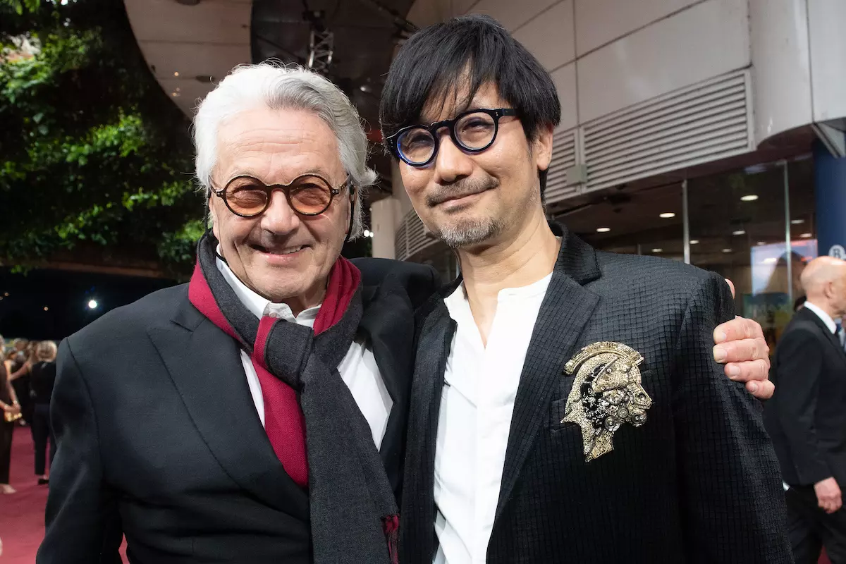 小島秀夫監督とジョージ・ミラー監督サイン入りA4写真 ジョージ・ミラー監督との1枚。