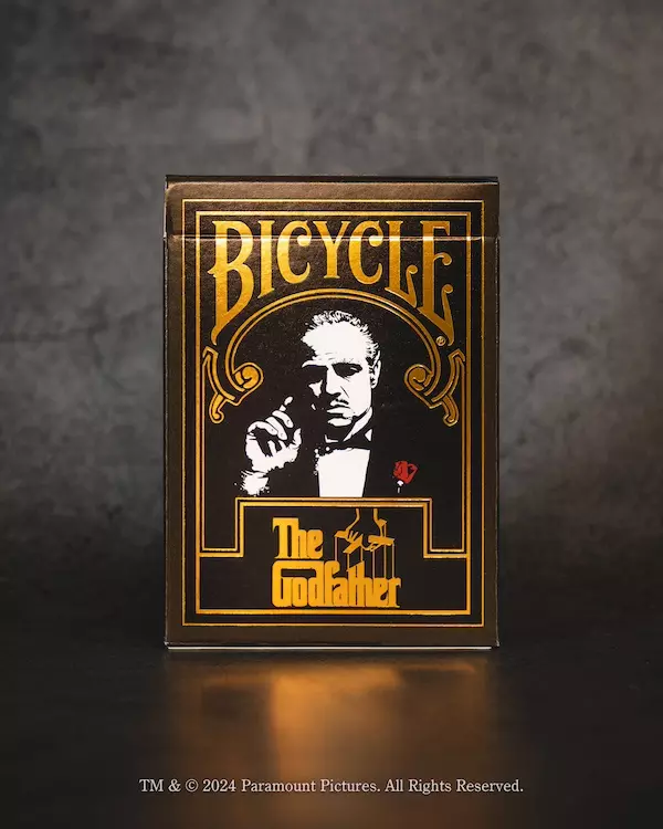 ゴッドファーザー』コラボトランプ＆Tシャツが発売決定 ─ マジック