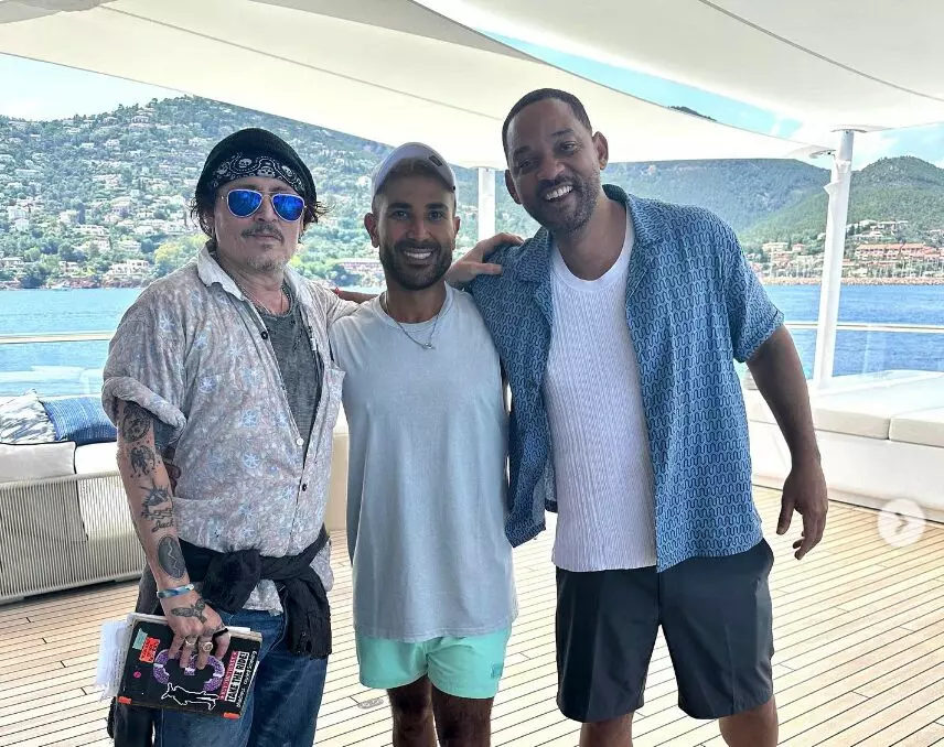 ジョニー・デップ＆ウィル・スミスが一緒に記念撮影、イタリア船上で