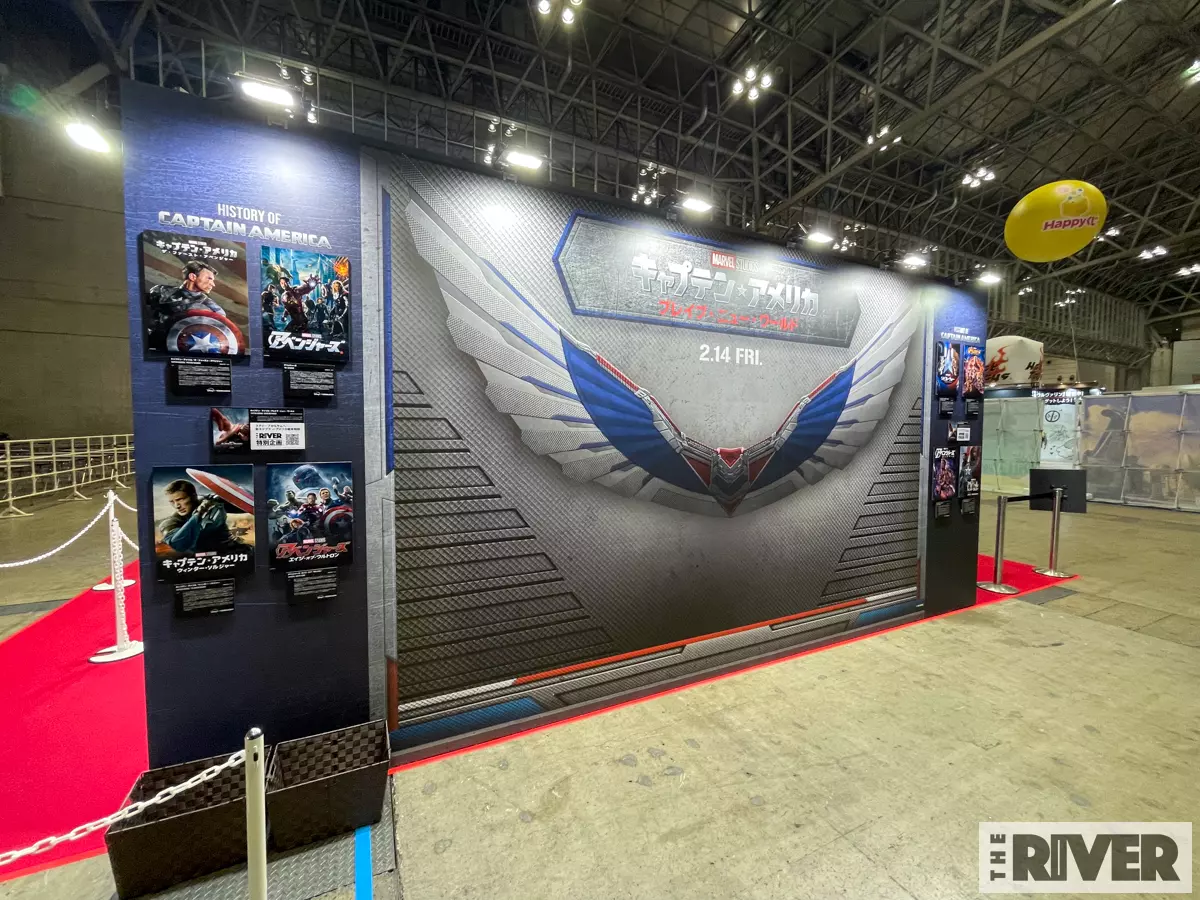 東京コミコン2024」キャプテン・アメリカのフォトスポット登場 ─ 盾を