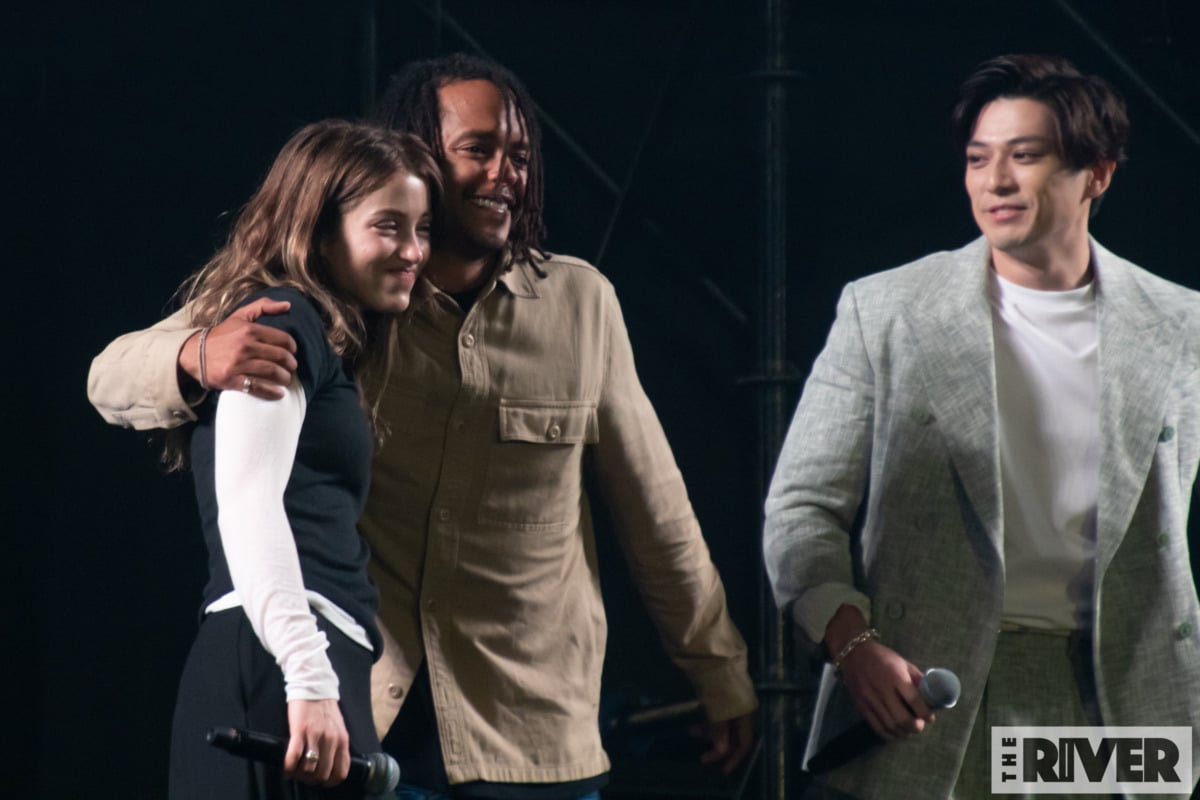「大阪コミコン2025」新田真剣佑＆エミリー・ラッド登場ステージ撮影写真