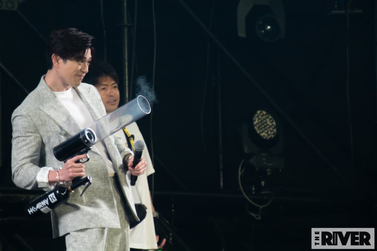 「大阪コミコン2025」新田真剣佑＆エミリー・ラッド登場ステージ撮影写真