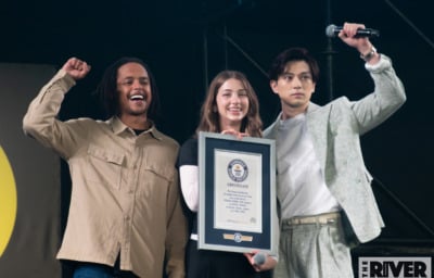 「大阪コミコン2025」新田真剣佑＆エミリー・ラッド登場ステージ撮影写真
