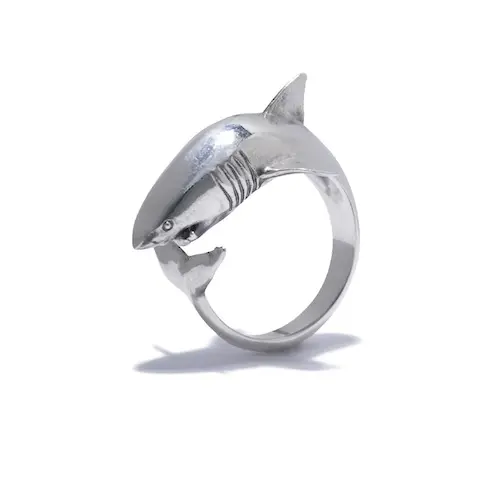 サメ映画好き必見、『JAWS』アクセサリー登場 ─ リング、ネックレス