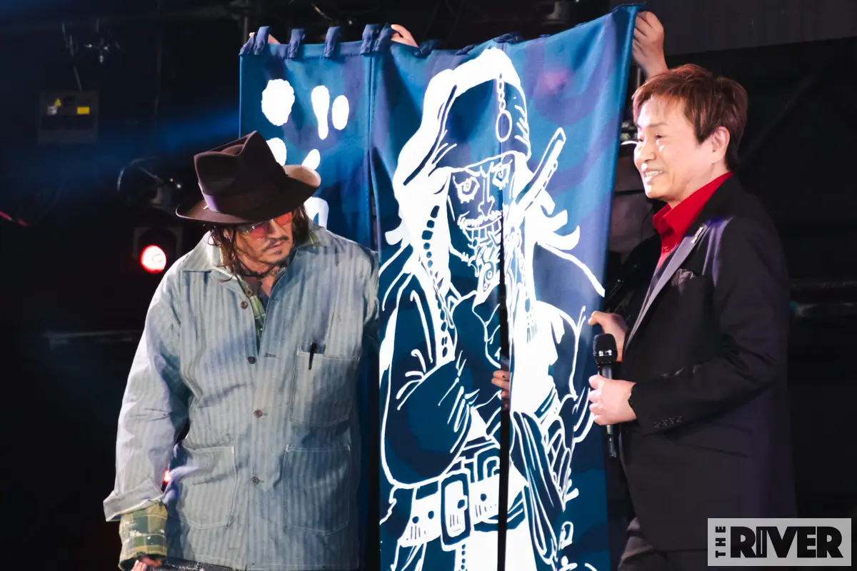 ジョニー・デップ、大幅に遅れて「東京コミコン2025」登場、哲学的な