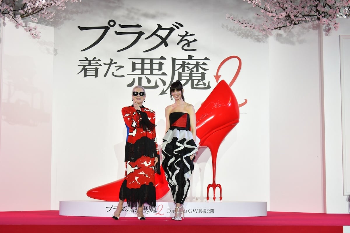 あ*る様 新品未読 VOGUE プラダを着た悪魔2 アン・ハサウェイ　メリル・ス アン・ハサウェイ＆メリル・ストリープ来日の『プラダを着た悪魔2』新