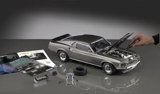 木彫りアート「ワイルド マスタング」* 新品・未使用・美品 * ジョン・ウィック』のマスタングを作るデアゴスティーニが販売決定